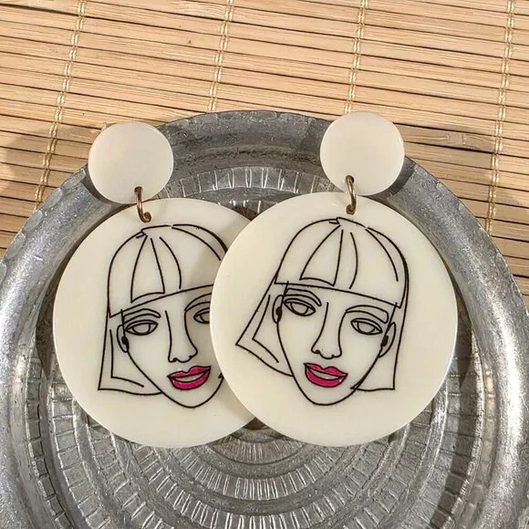 Retro 80s Style Artsy Woman Red LIps Face Vintage Lucite Pendant Dangle earrings - Picture 4 of 8